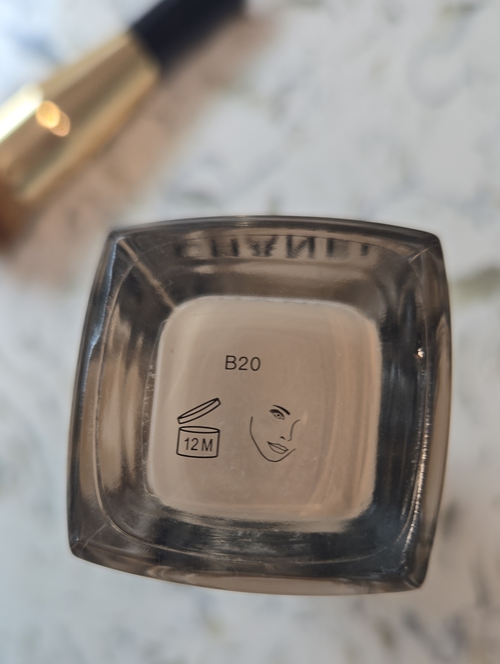Chanel Sublimage L'Essence de Teint B20 - Gold Packaging - Picture 5 of 8
